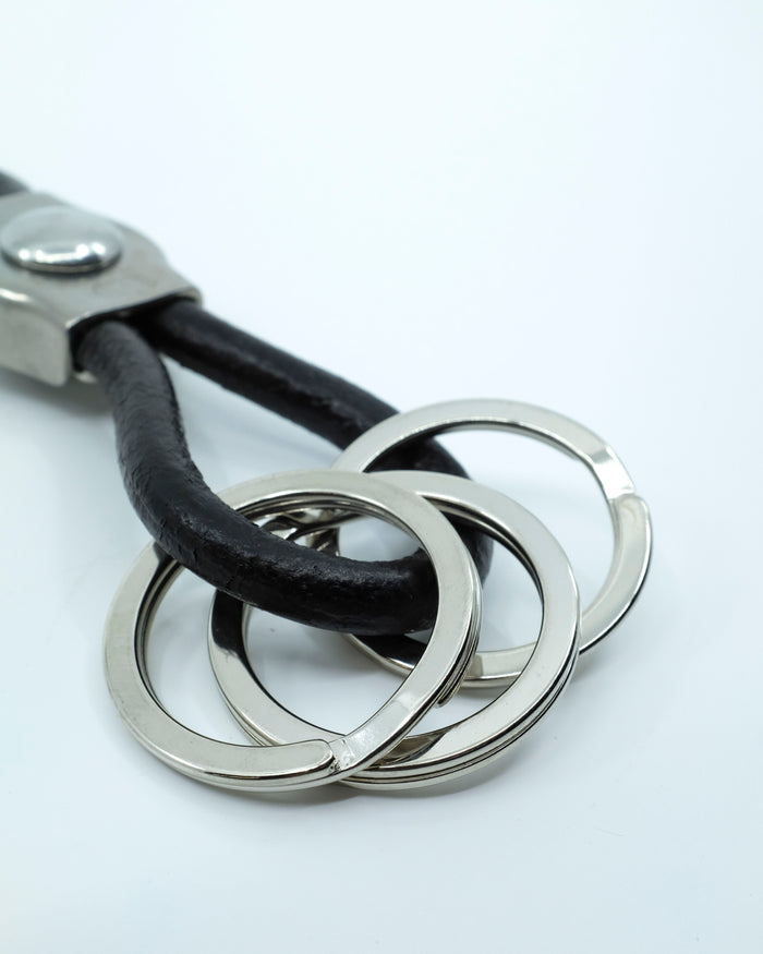 Black Pinched Keyring | SIX 95 | DEPARTAMENTO