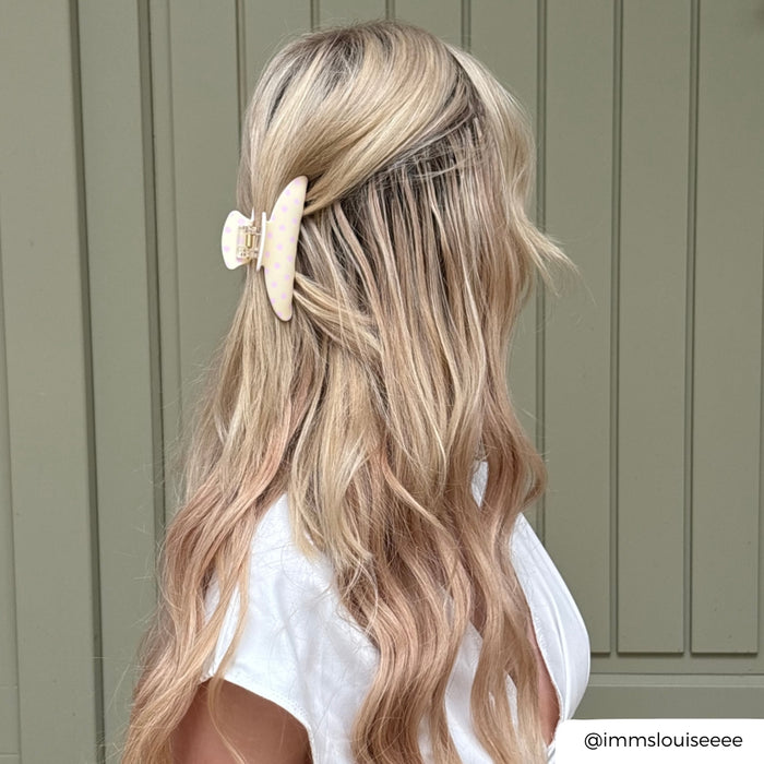 Butter blush claw clip in blonde hair