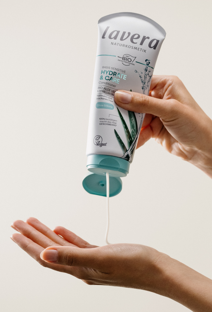 lavera Conditioner basis sensitive Hydrate & Care in der Anwendung